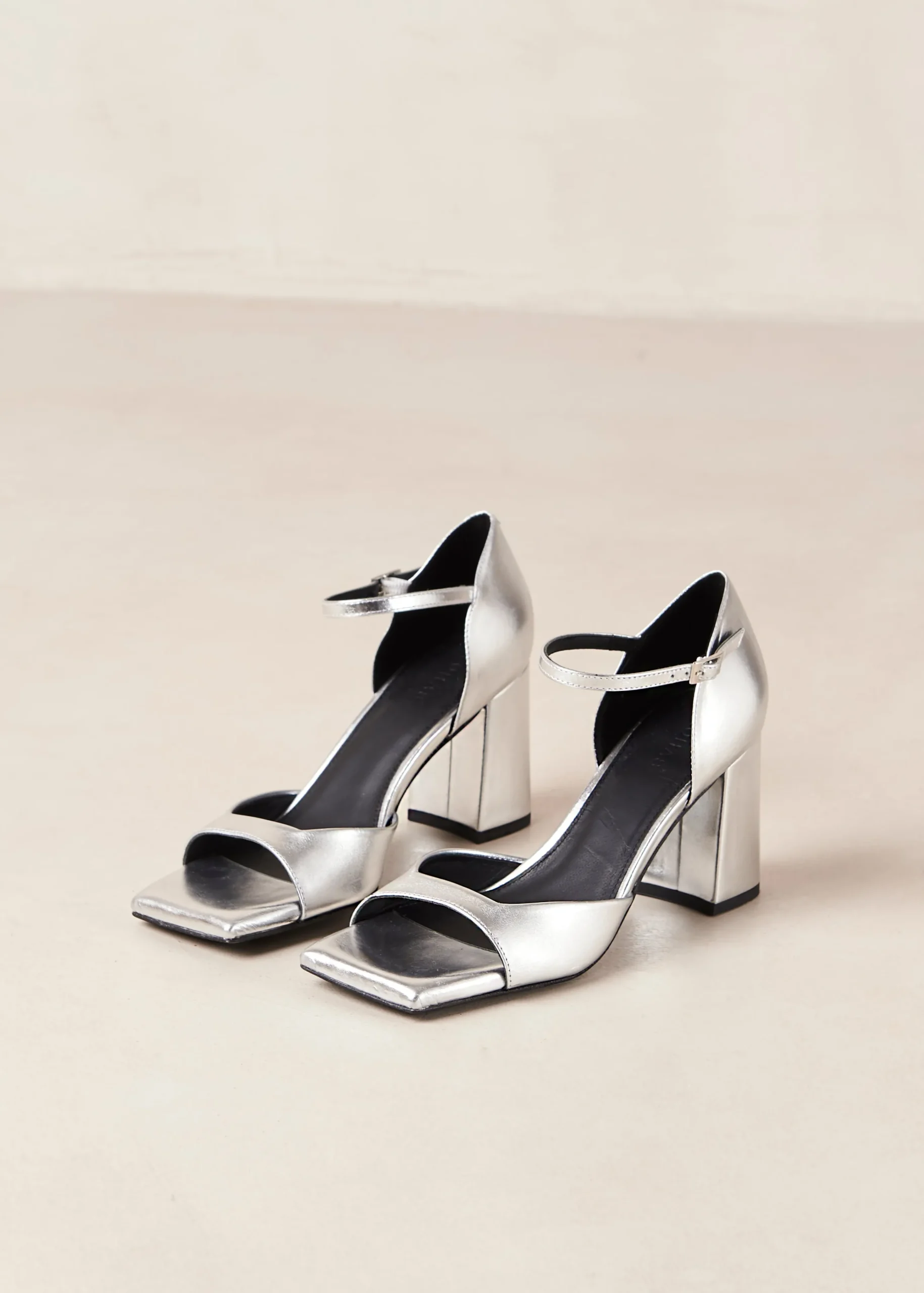 Argil - Tacones Negros Con Cristales