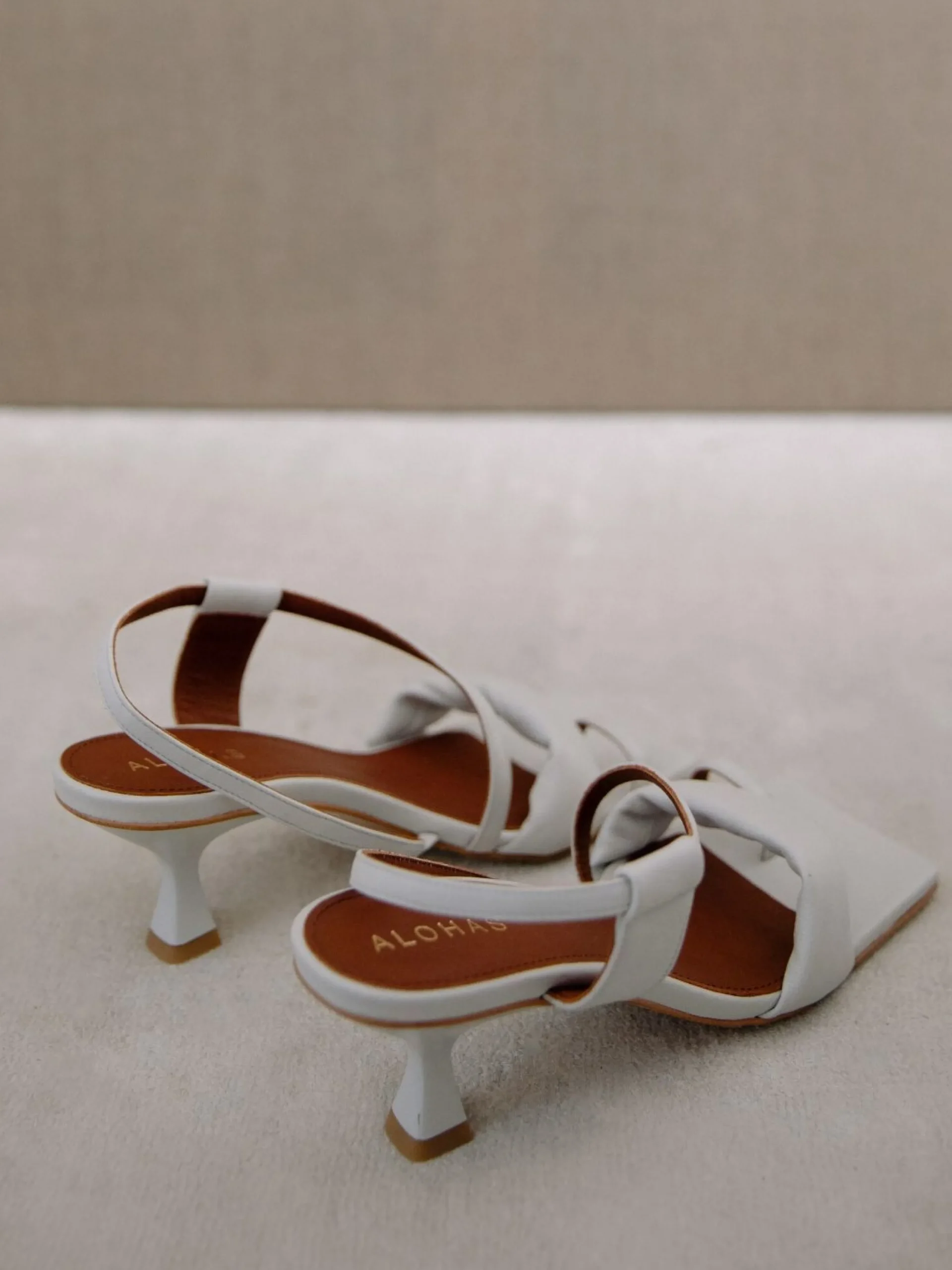 Asymmetric Straps - Mules Blancos De Piel