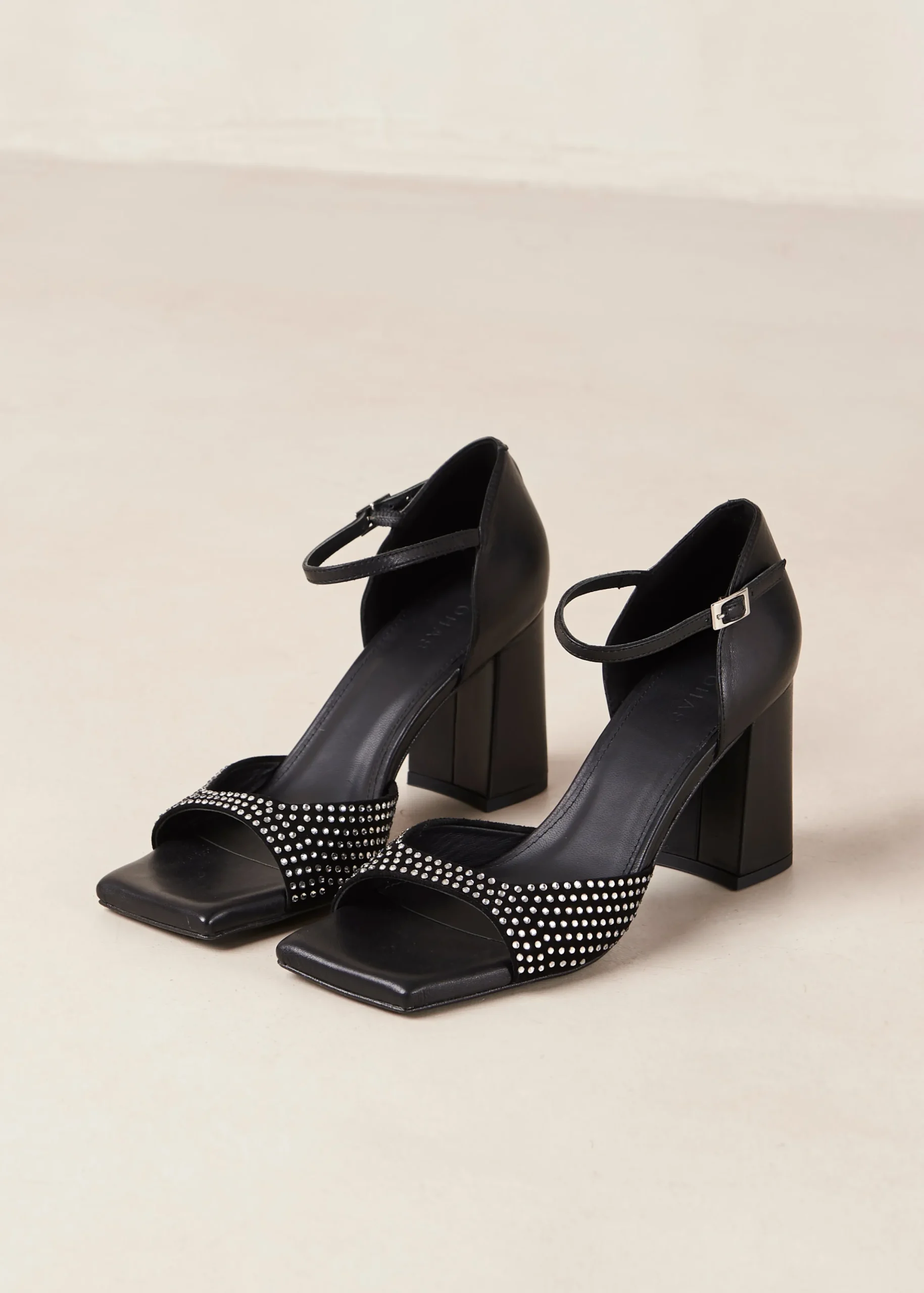 Beijos - Tacones De Charol Negros Con Correa Al Tobillo