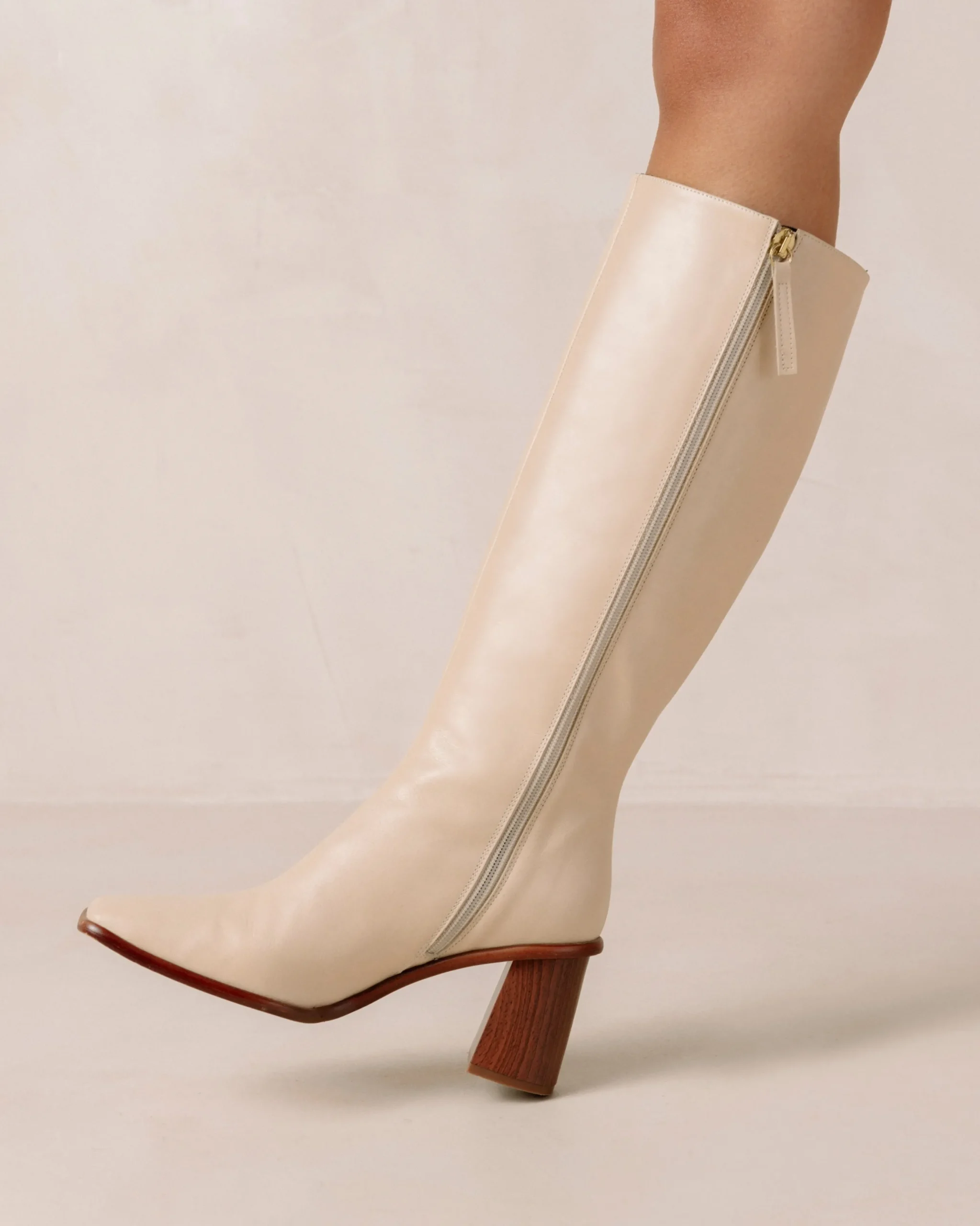 East - Botas Altas Blancas De Piel