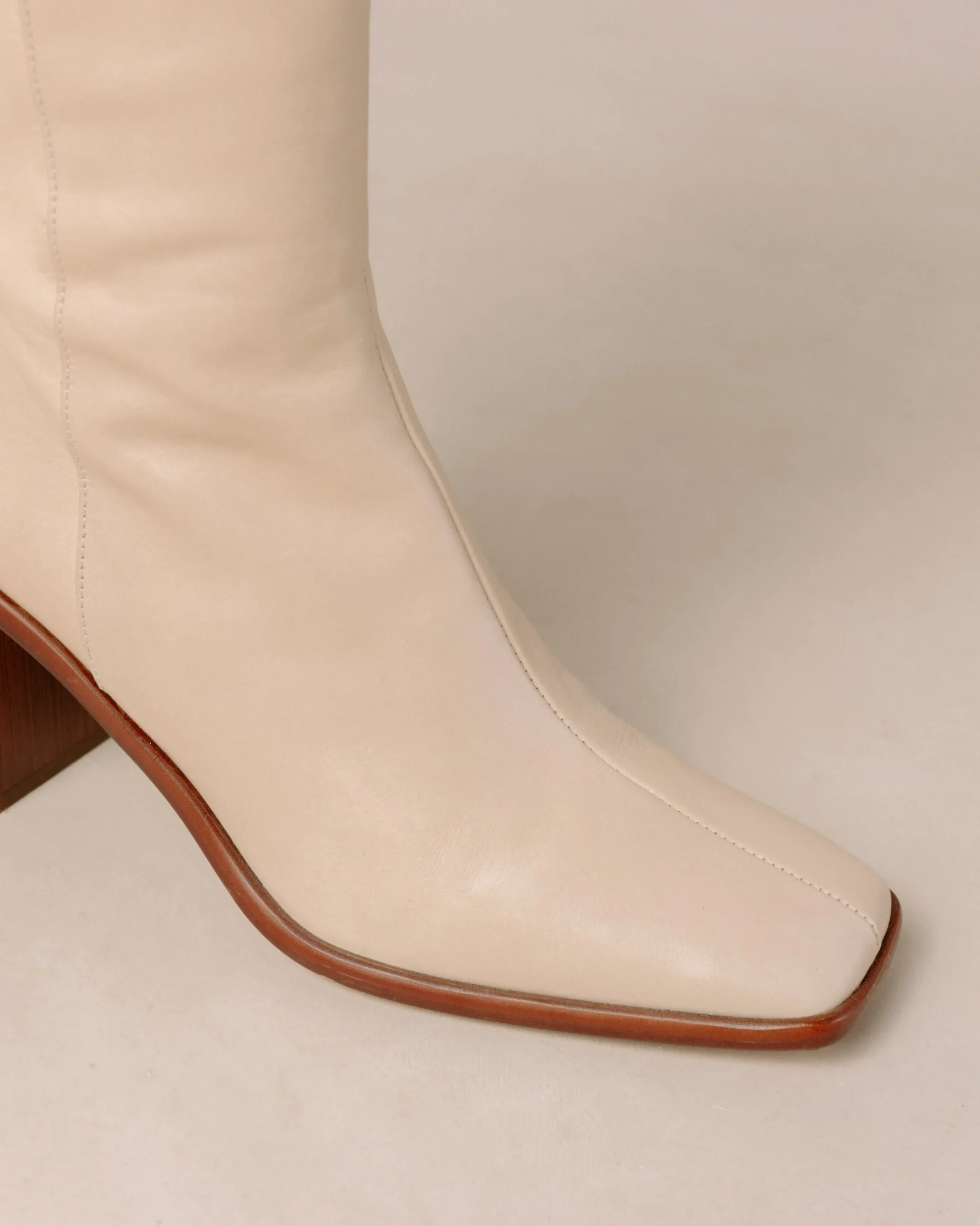 East - Botas Altas Blancas De Piel