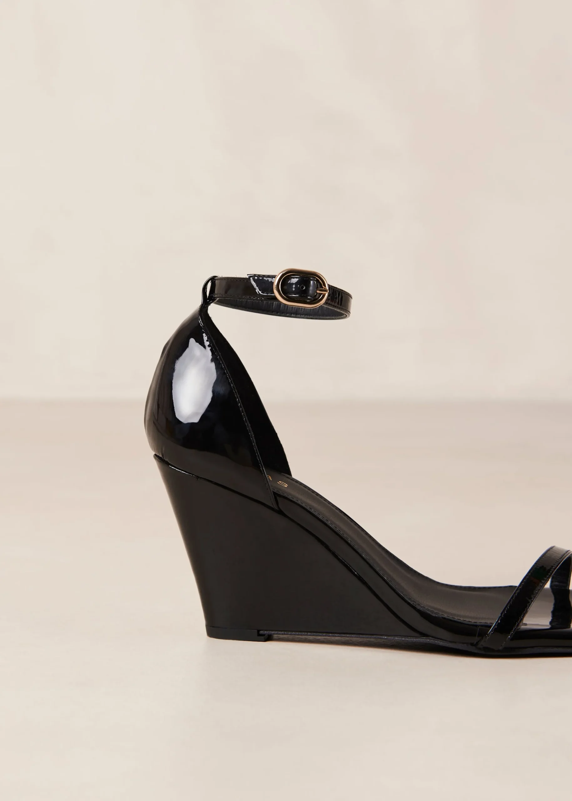 Gata - Sandalias De Charol Negro Con Cuña