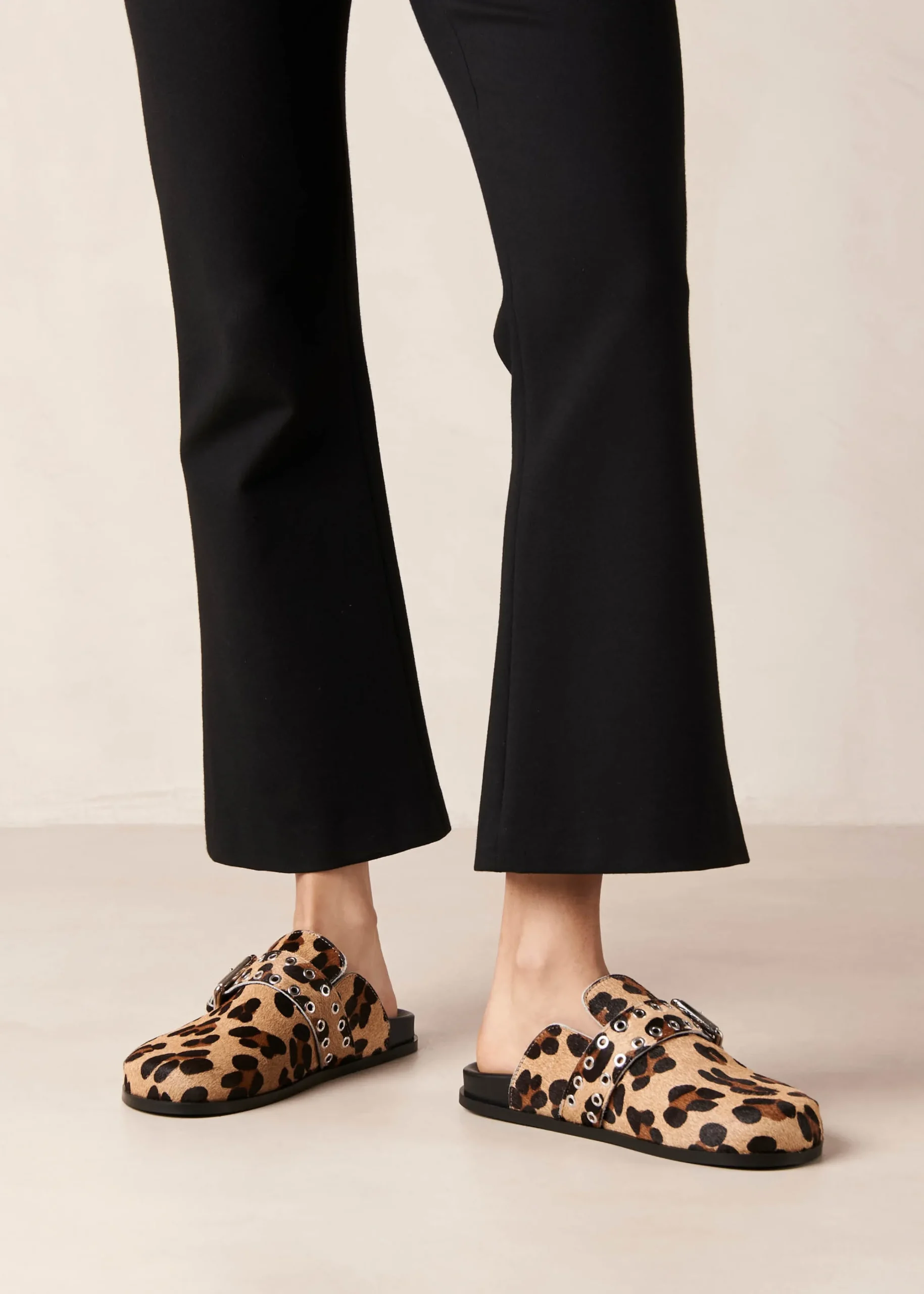 Halia Zuecos De Cuero Efecto Piel De Leopardo