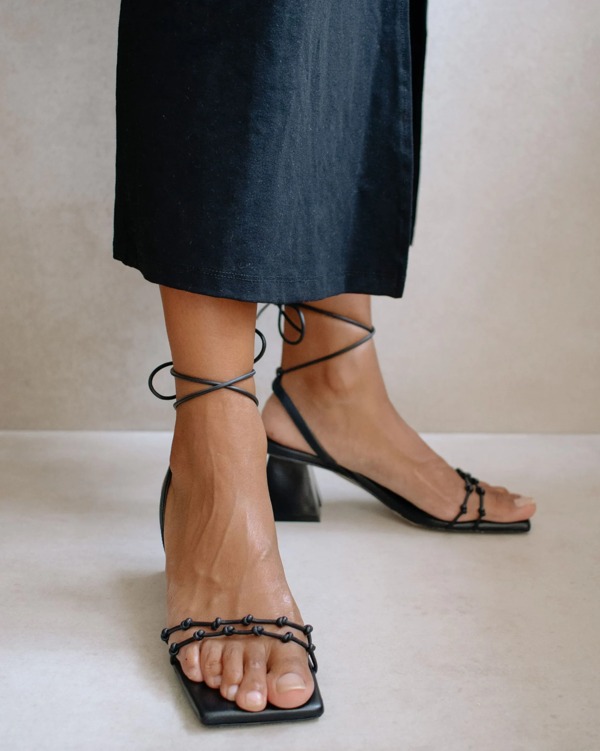 Juniper - Sandalias Negras De Piel