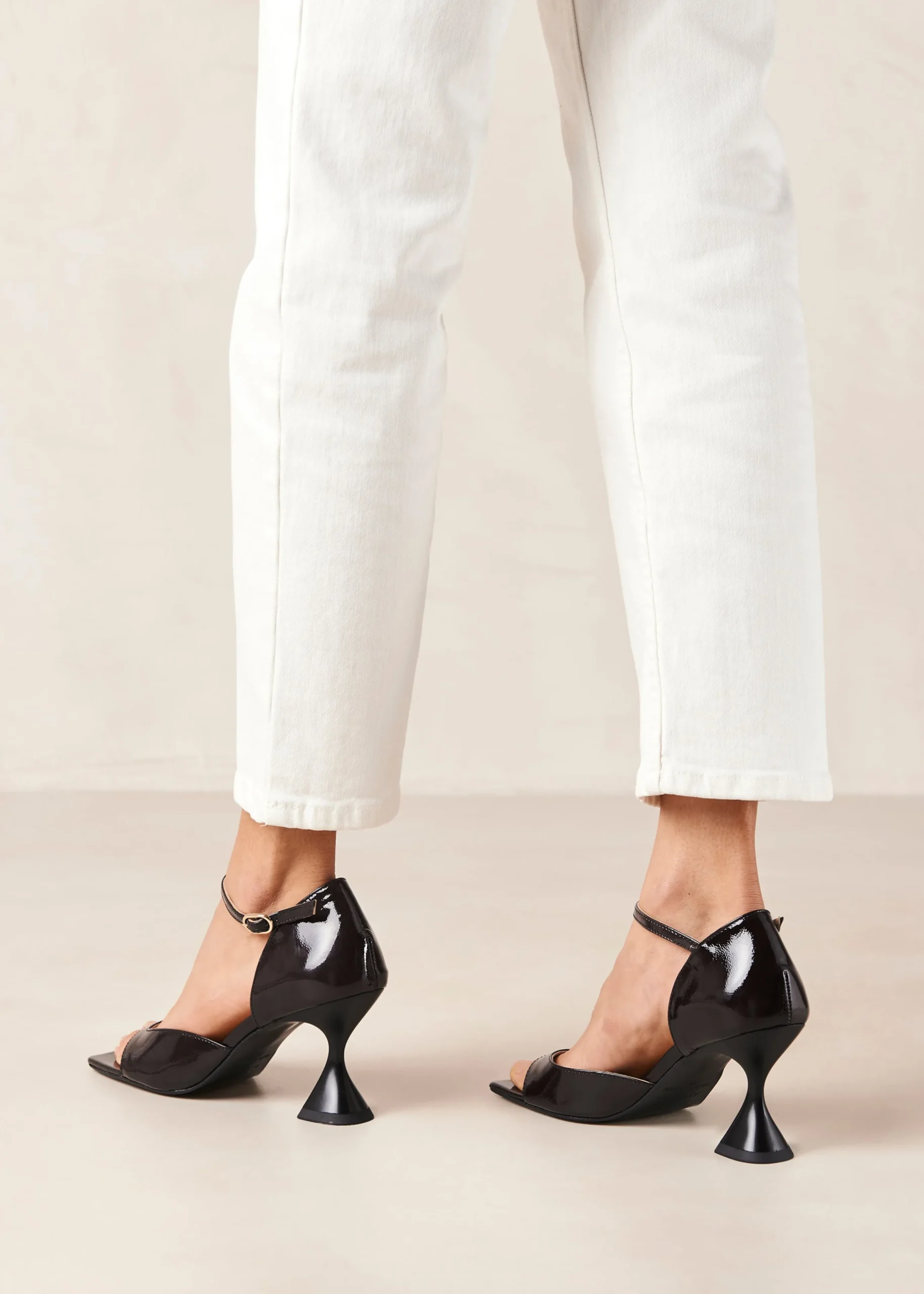Paixao - Mules De Cuña En Color Crema