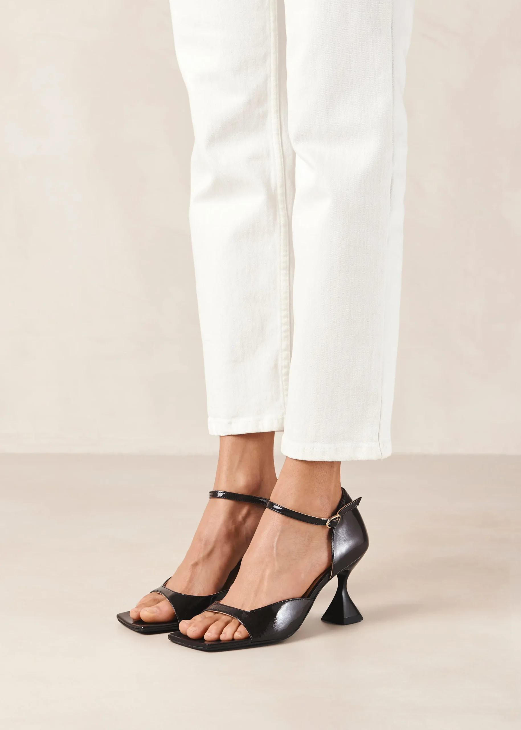Paixao - Mules De Cuña En Color Crema