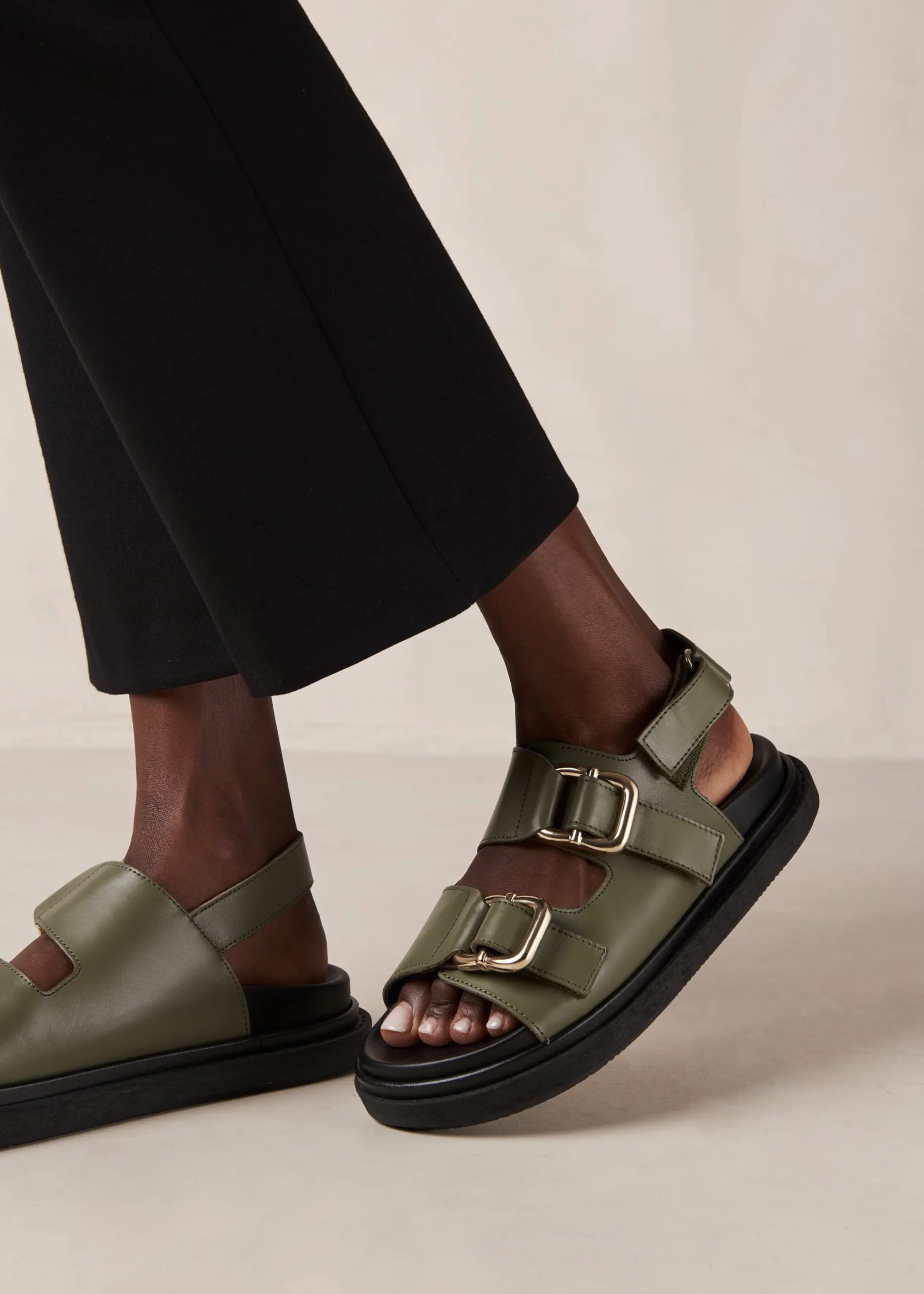 Rollers - Sandalias Negras De Cuero Vegano