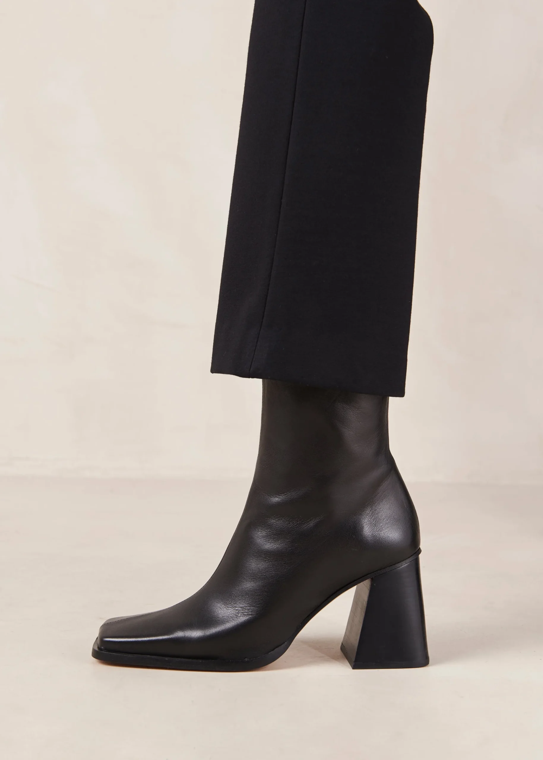 South - Botas De Piel Negra
