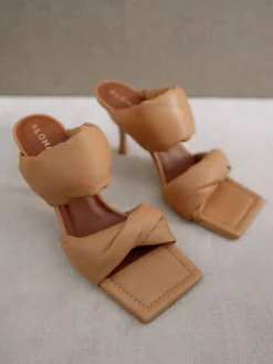 Twist Strap - Mules Marrones De Piel