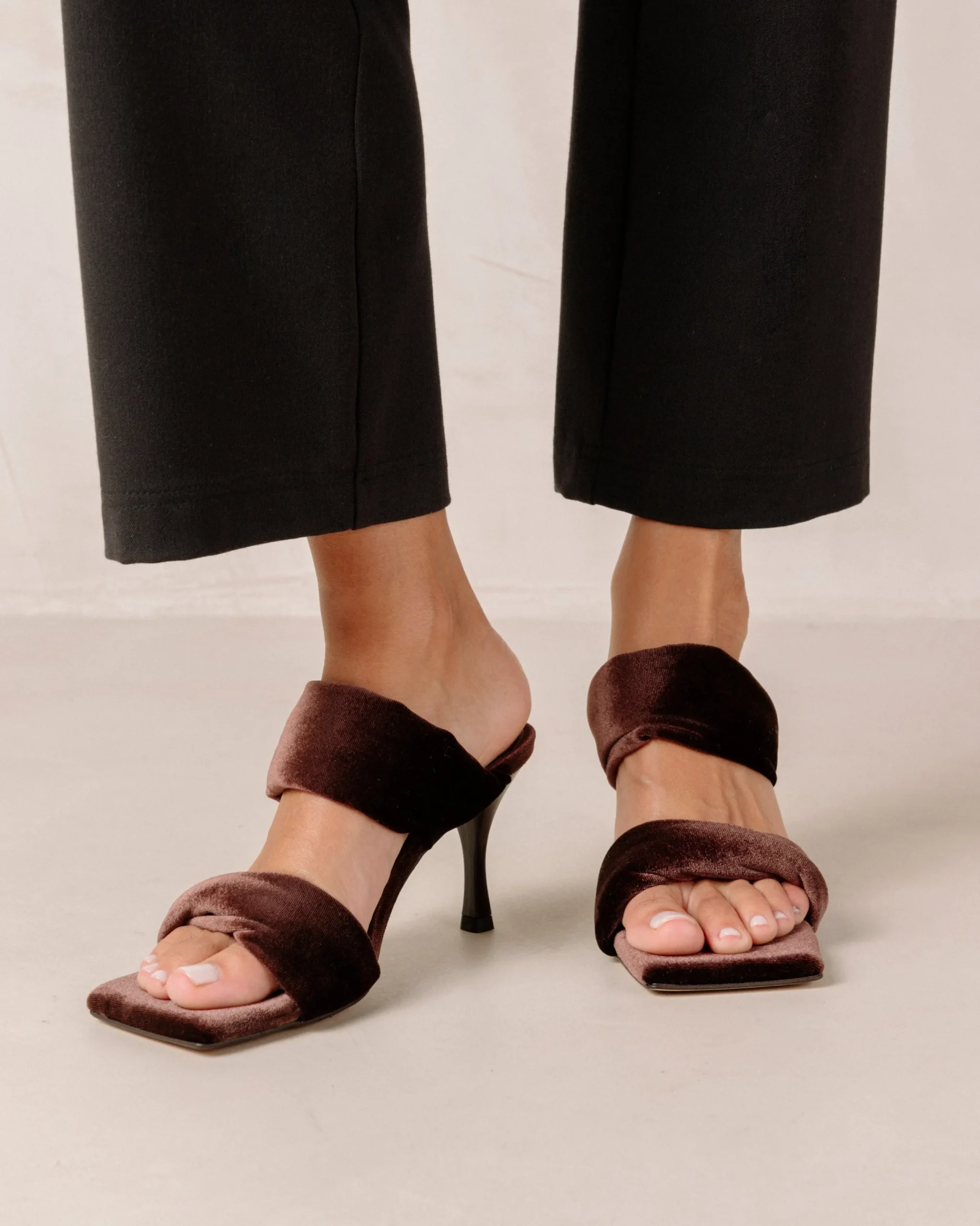 Twist Strap - Sandalias Marrones De Terciopelo