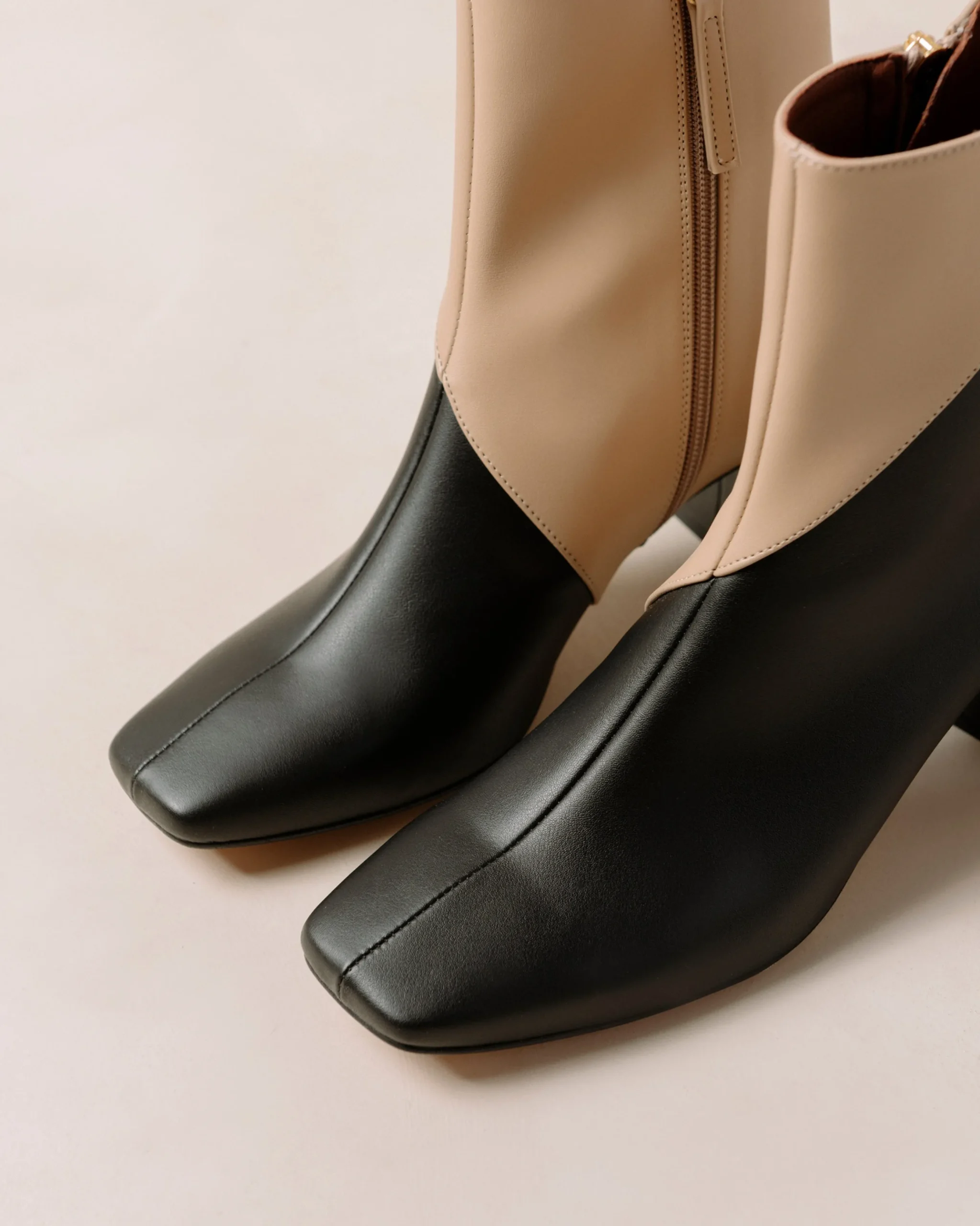 Watercolor - Botas Negras Y Beige De Piel Vegana