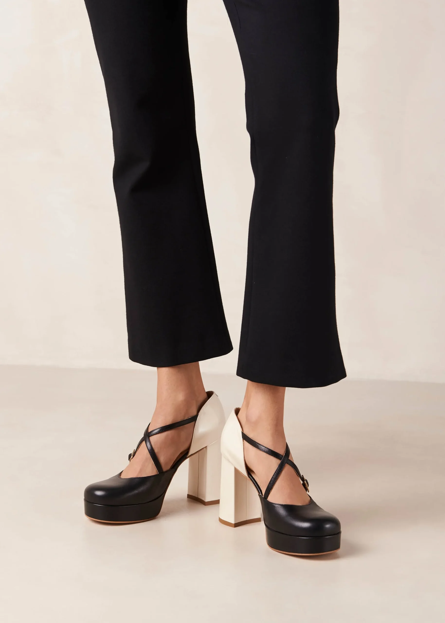 Zapato De Tacón De Lana Bicolor Negro Crema De Cuero